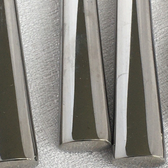 Henckels 6 Dinner Knives Flatware Serrated Edge 9 1/2" Long Square Bottom - Picture 2 of 6